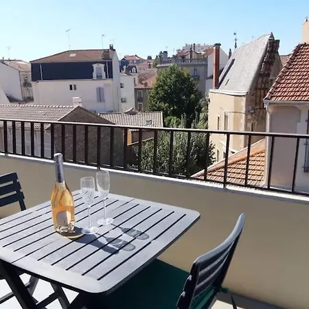 Διαμέρισμα Spacious & Peaceful Rooftop - Parking And Fully Equipped