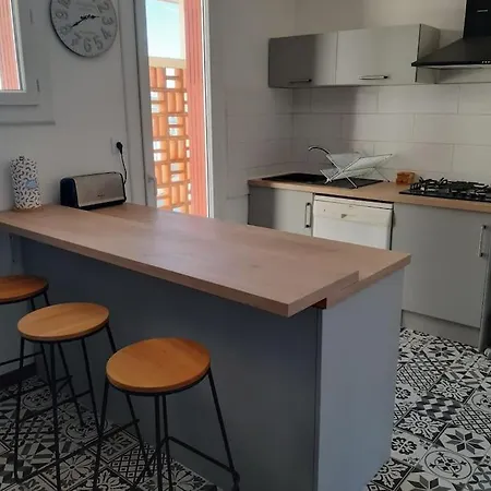 Spacious & Peaceful Rooftop - Parking And Fully Equipped Διαμέρισμα *