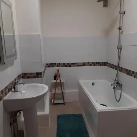 Διαμέρισμα Spacious & Peaceful Rooftop - Parking And Fully Equipped *